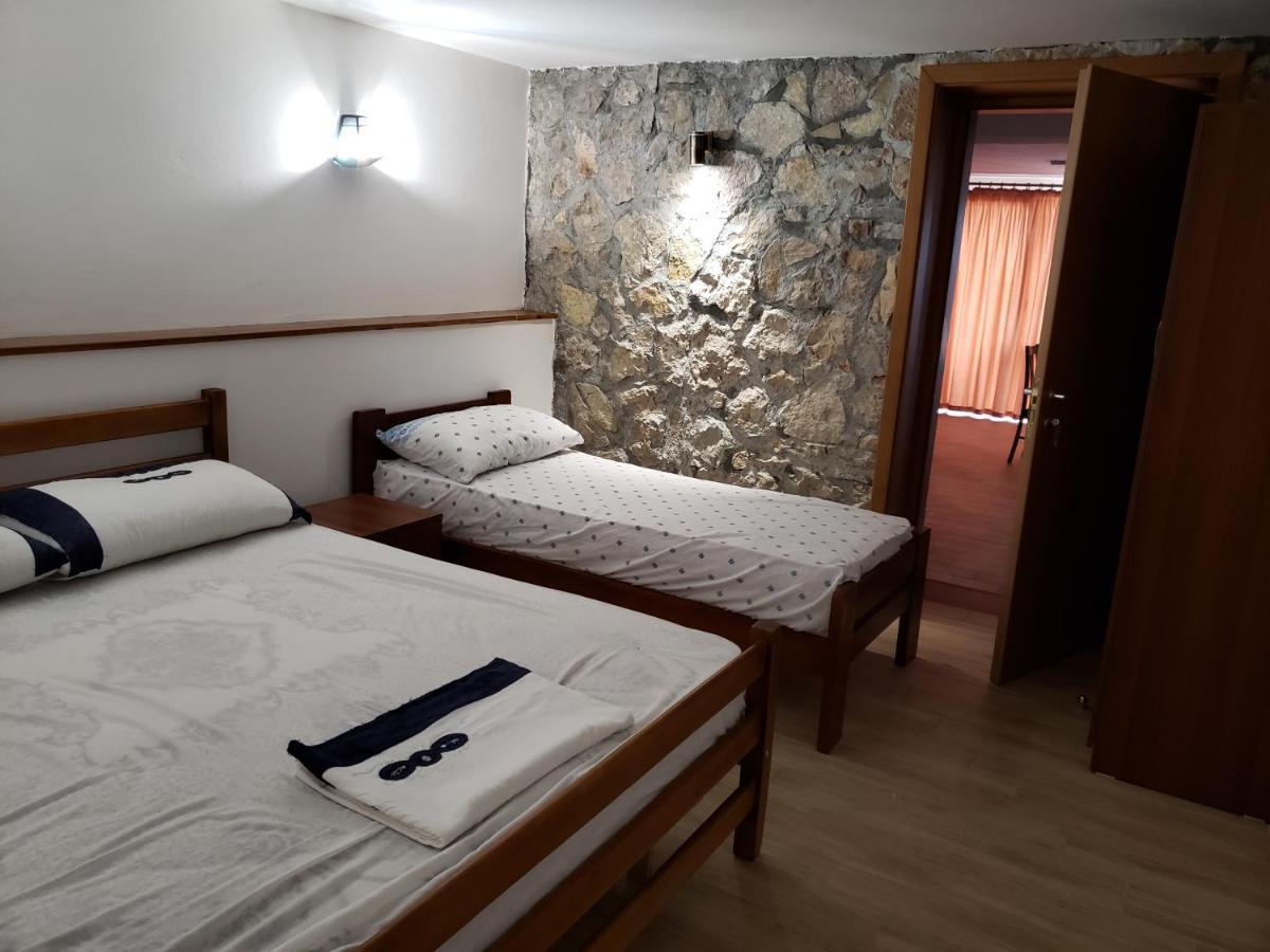 Hotel Brifs Shengjin Exterior photo